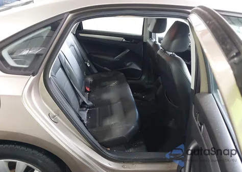 2015 Volkswagen Passat 1.8T Wolfsburg Edition z USA, uszkodzony, nr VIN 1VWAS7A3XFC015898